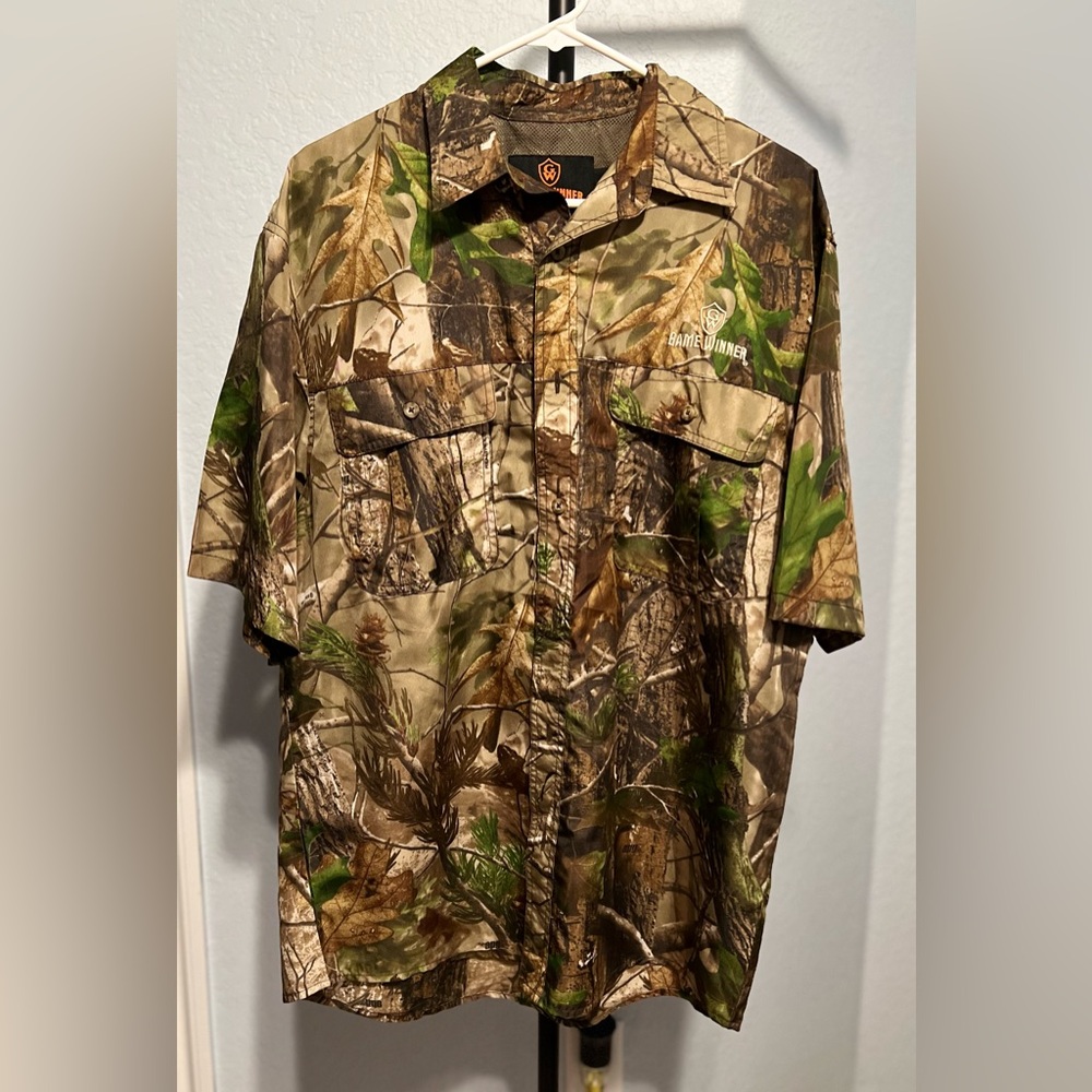 Game Winner Camouflage Hunting Men’s Short Sleeve Button Down Shirt EUC